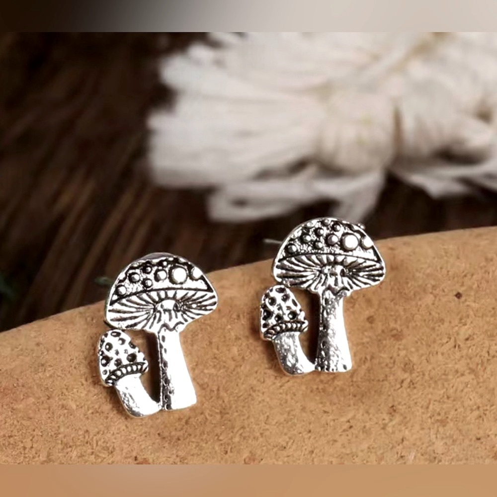 MUSHROOM 🍄 STUD EARRINGS - Picture 2 of 11